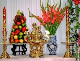 ĐẶT LO&Agrave;I HOA N&Agrave;Y L&Ecirc;N B&Agrave;N THỜ NG&Agrave;Y TẾT ĐỂ CẢ NĂM DỒI D&Agrave;O TIỀN BẠC